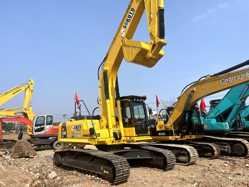 Used Komatsu PC240LC-8 excavator