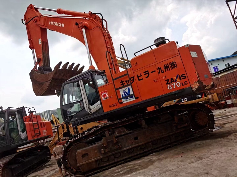 Used Hitachi ZX670 excavator