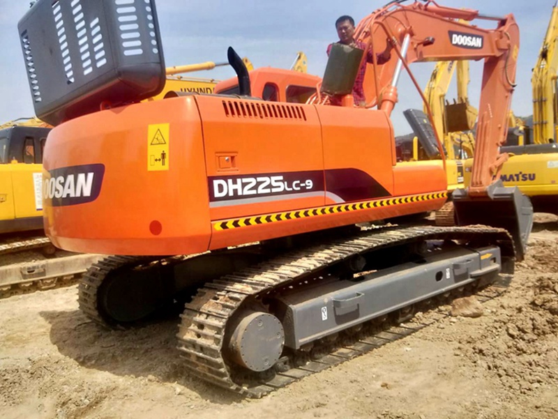 Used Doosan DH225-9 excavator