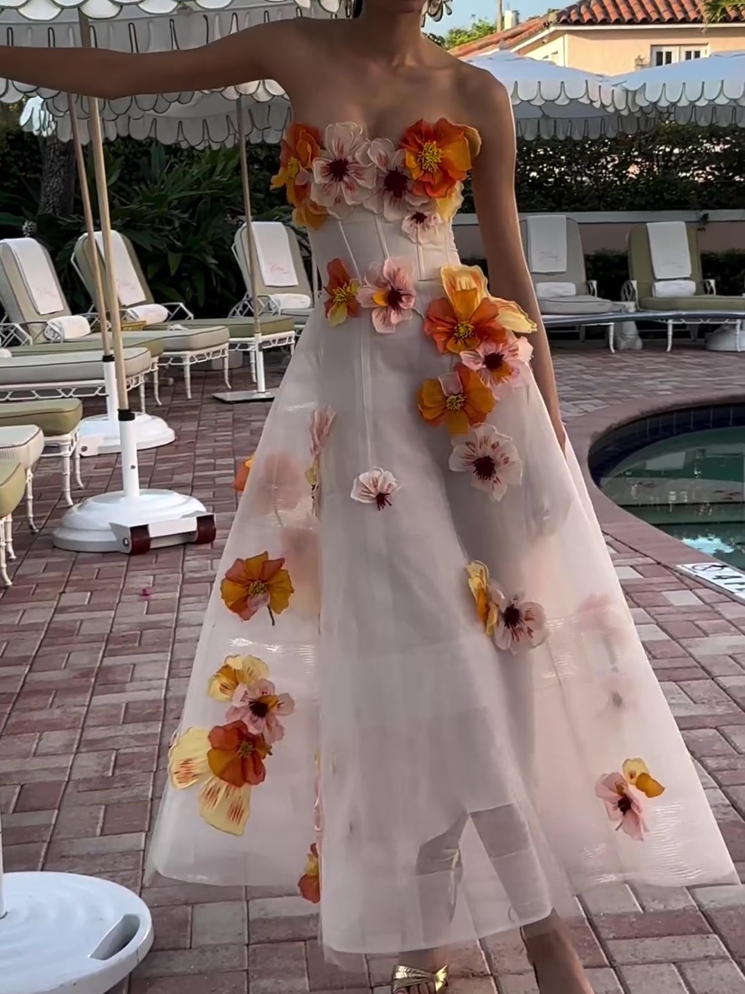 Strapless Mesh Embroidery Waist Closing Gown Temperament Dress