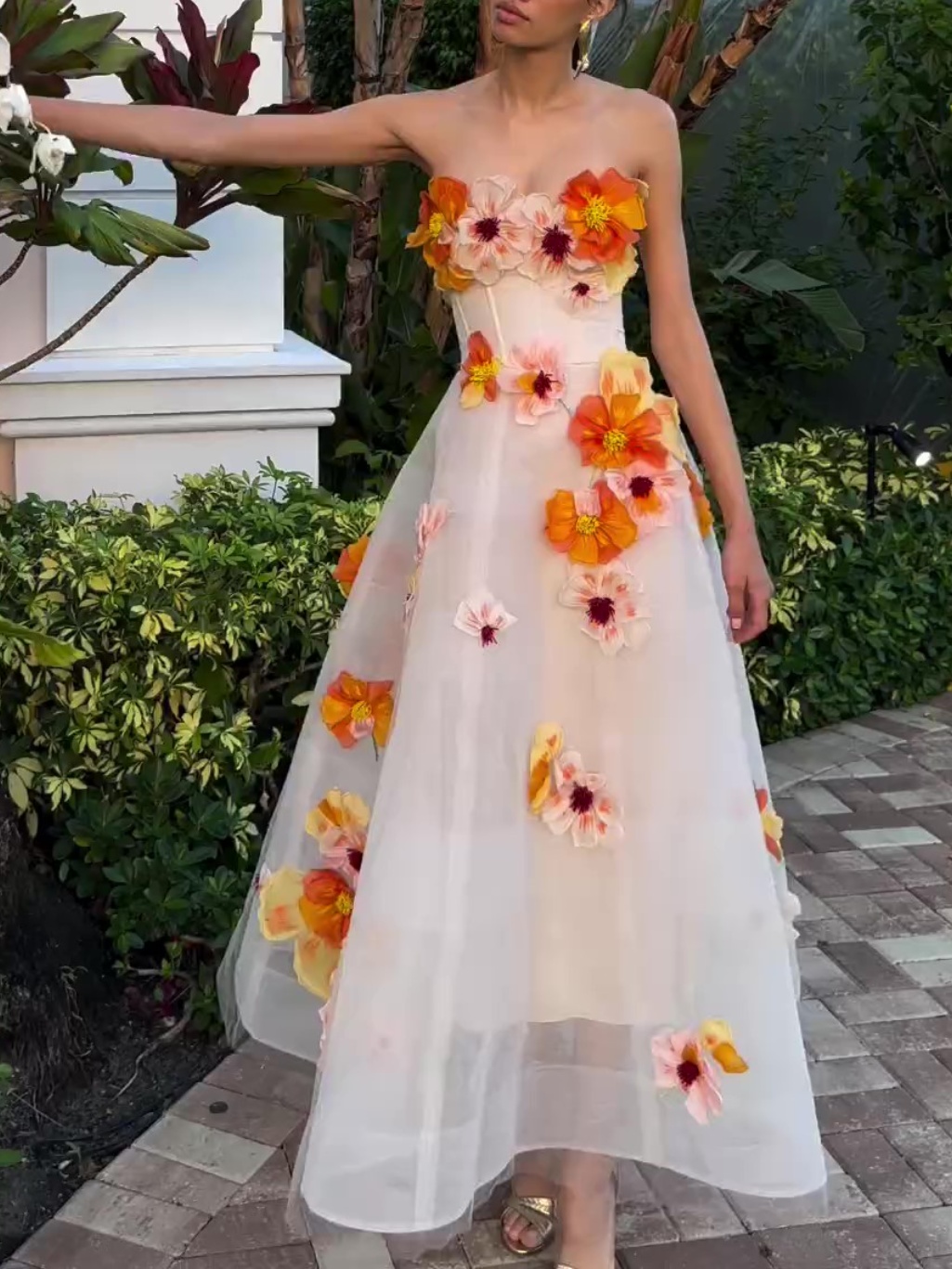 Strapless Mesh Embroidery Waist Closing Gown Temperament Dress