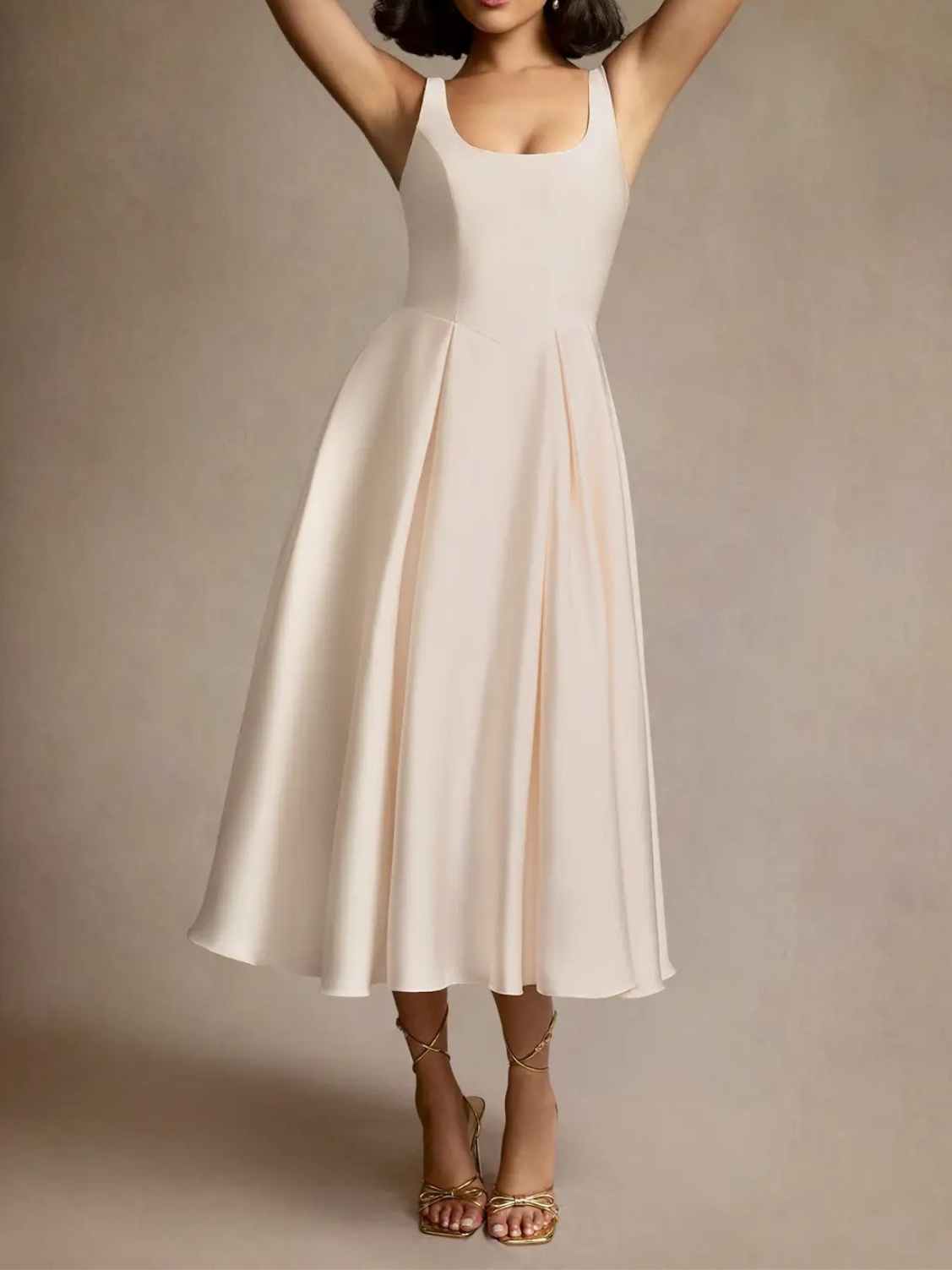 Scoop Neckline Pleated Formal Event Dress