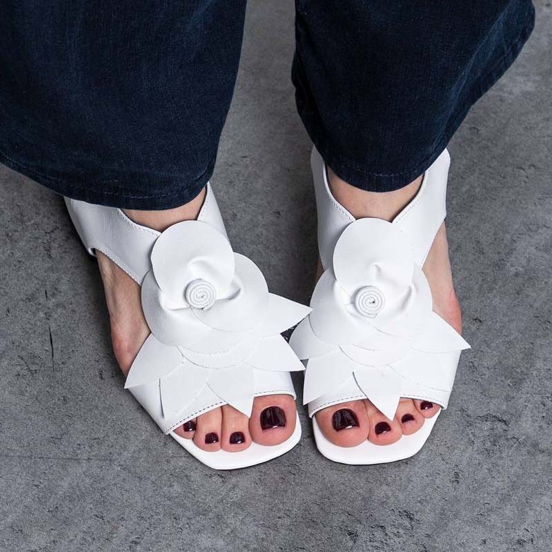 3D Flower Low-Heeled Sandals