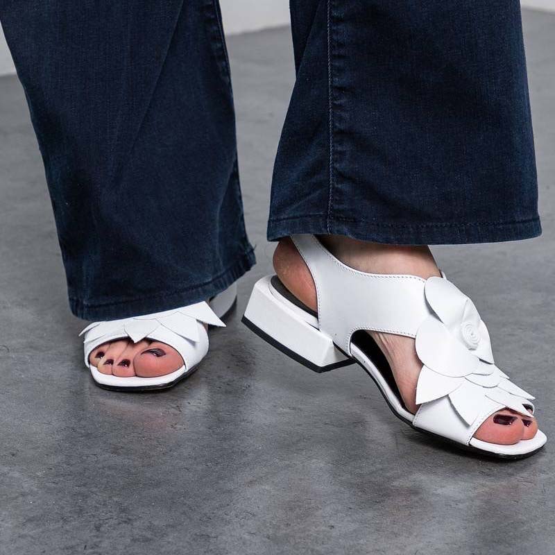 3D Flower Low-Heeled Sandals