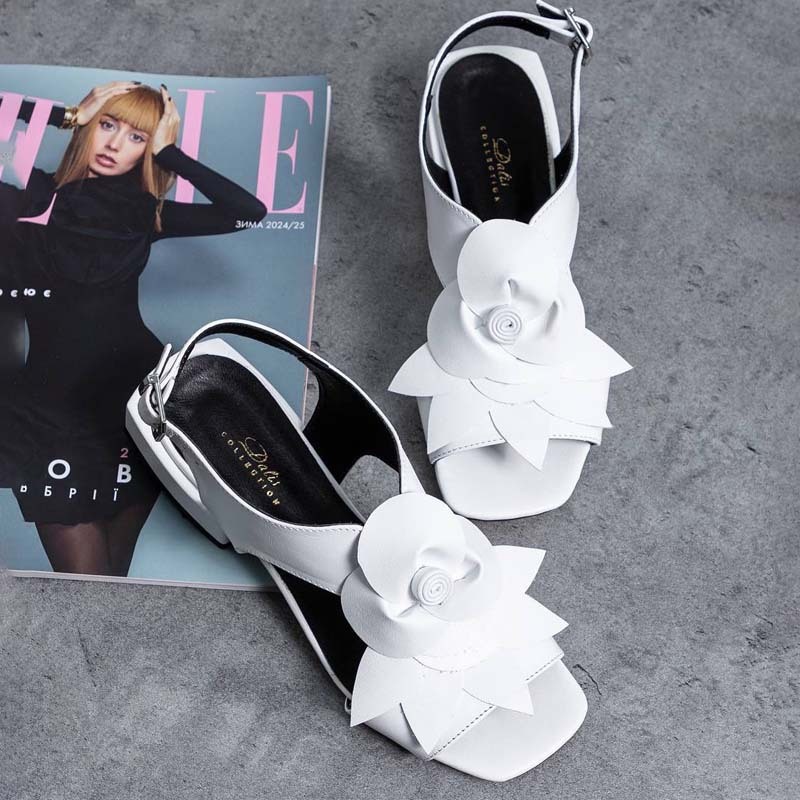 3D Flower Low-Heeled Sandals