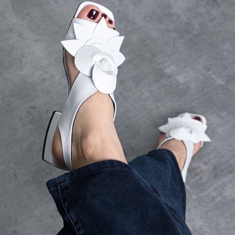 3D Flower Low-Heeled Sandals