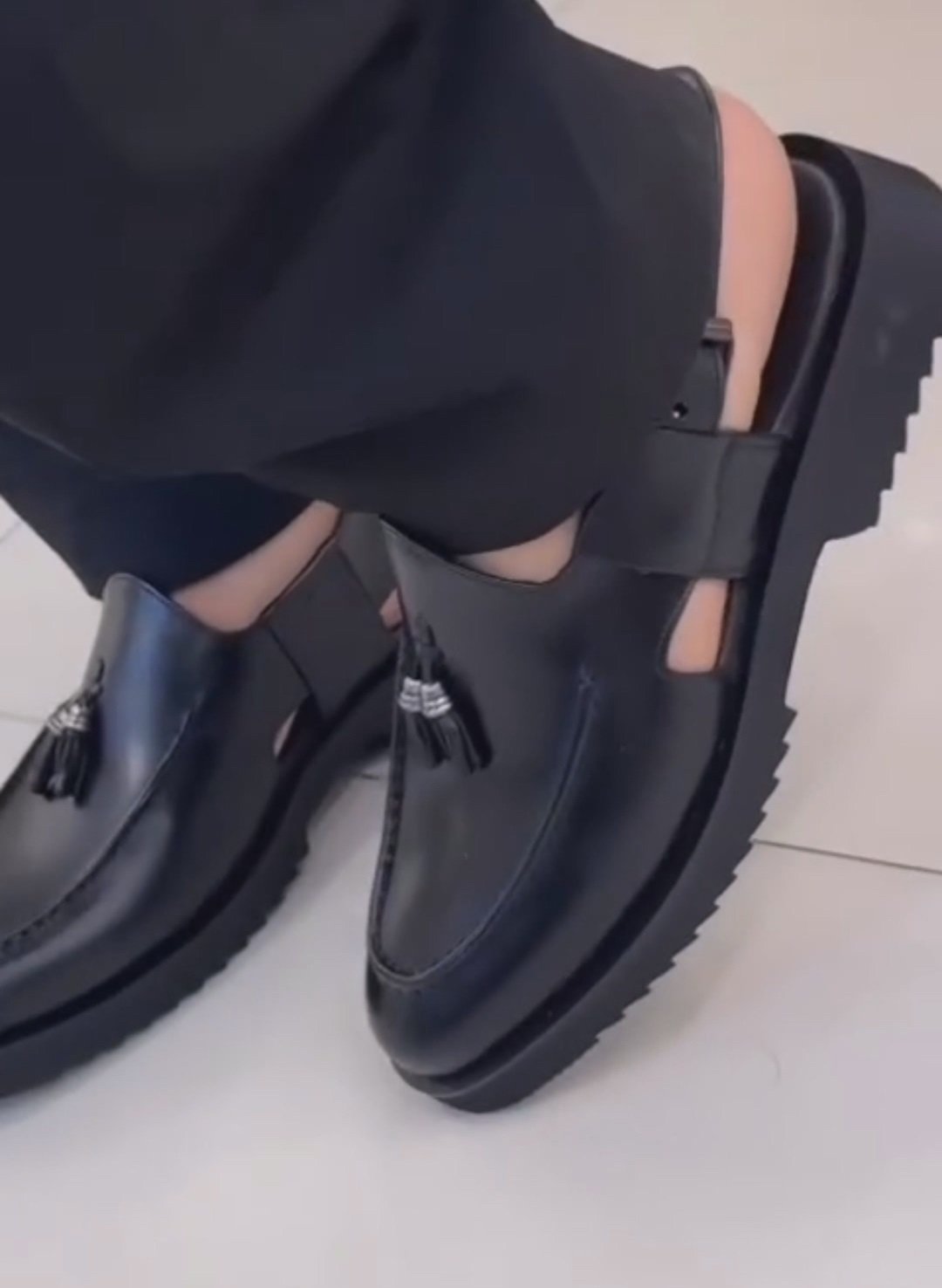 Black Pointed Toe Cowhide Sandals