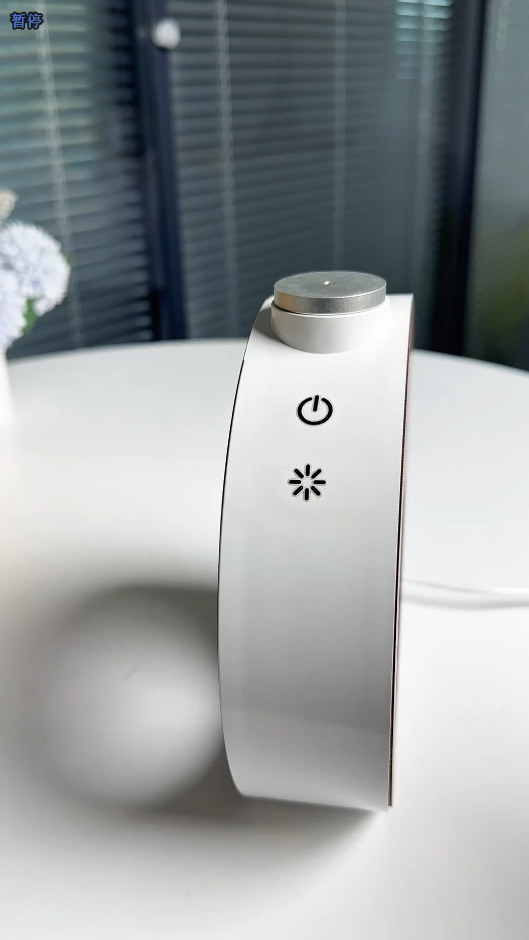 The latest aroma diffuser touch screen control for the night light, which can be connected to Bluetooth to play music （TK Live）