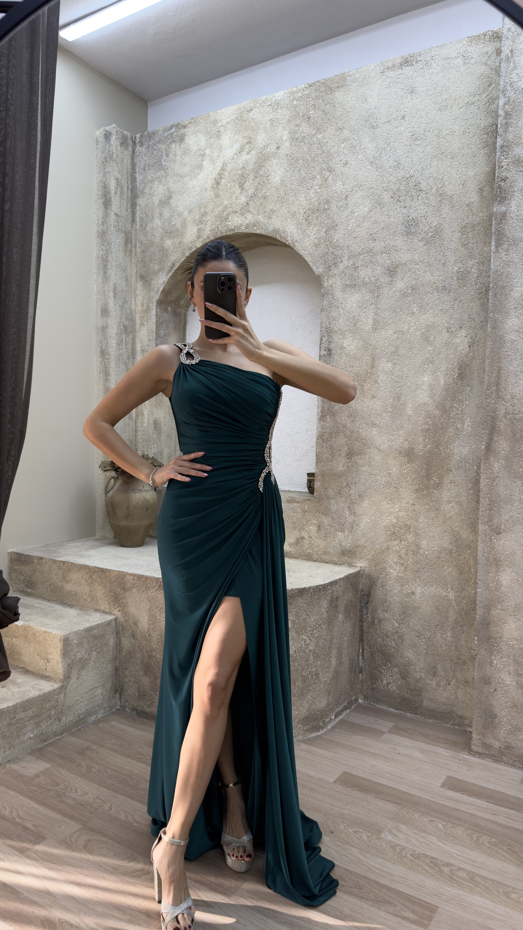 ONE SHOULDER WAIST DETAIL STONE EMBROIDERED DRAPED DESIGN EVENING DRES