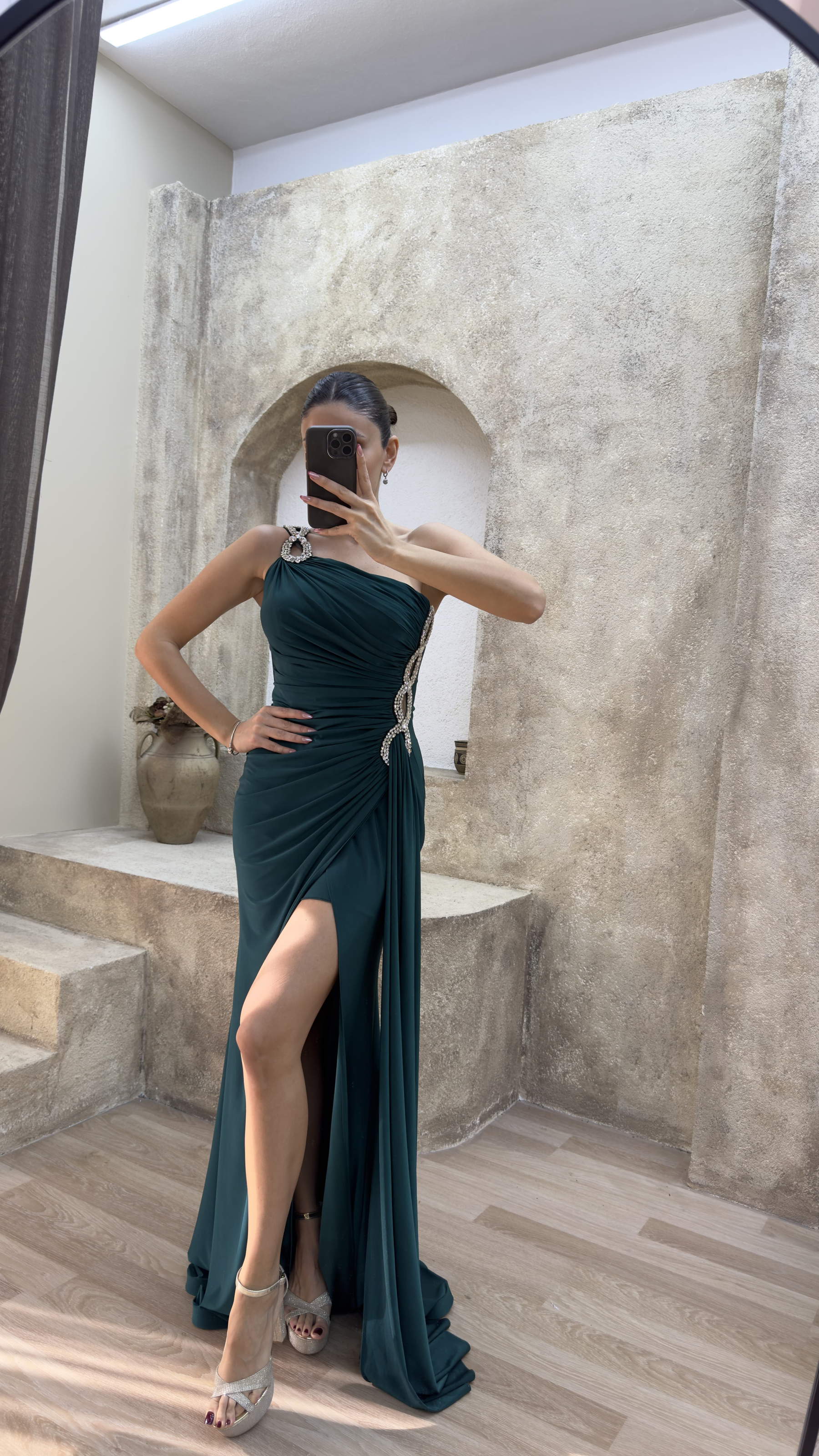 ONE SHOULDER WAIST DETAIL STONE EMBROIDERED DRAPED DESIGN EVENING DRESS