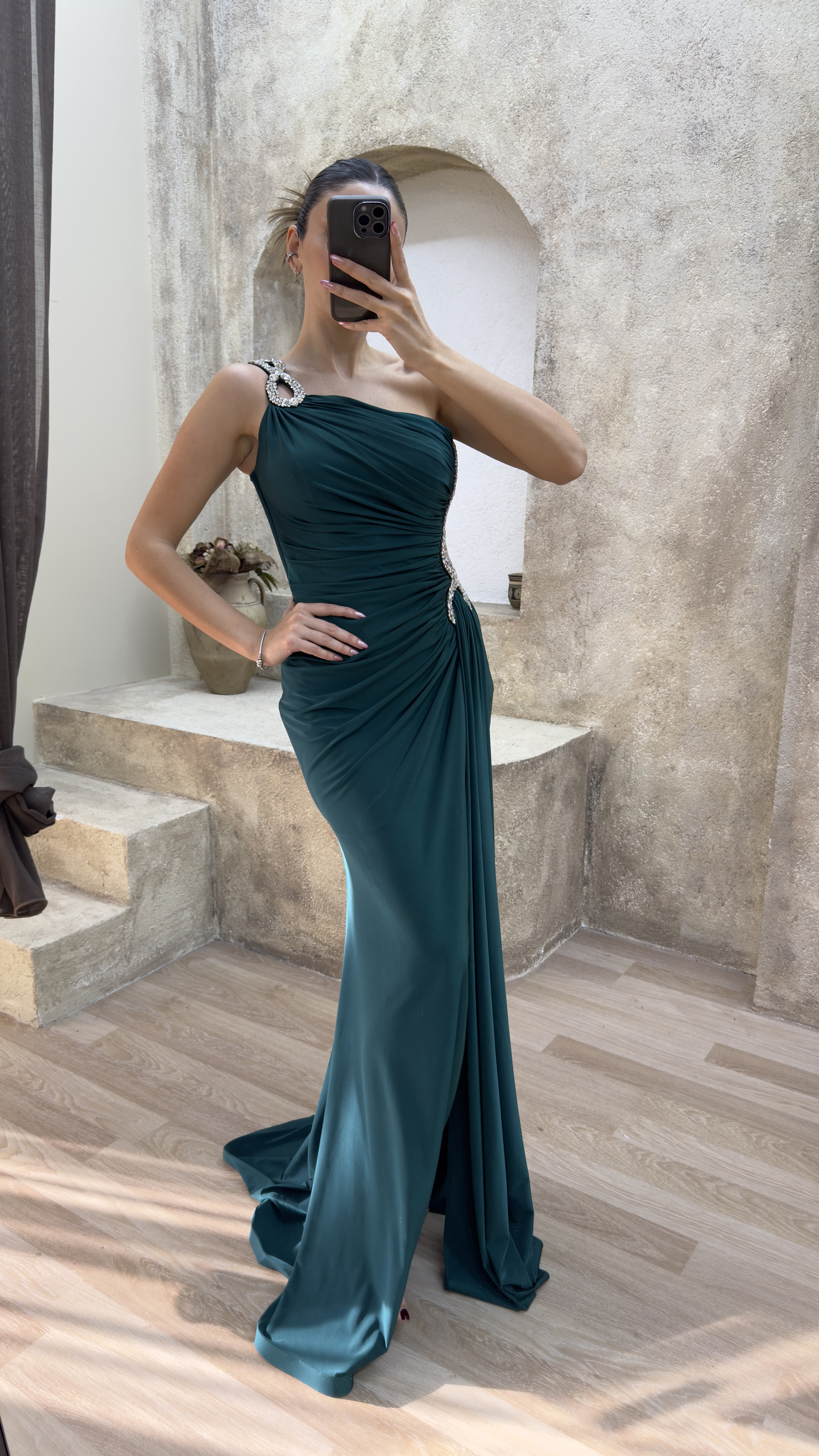 ONE SHOULDER WAIST DETAIL STONE EMBROIDERED DRAPED DESIGN EVENING DRESS