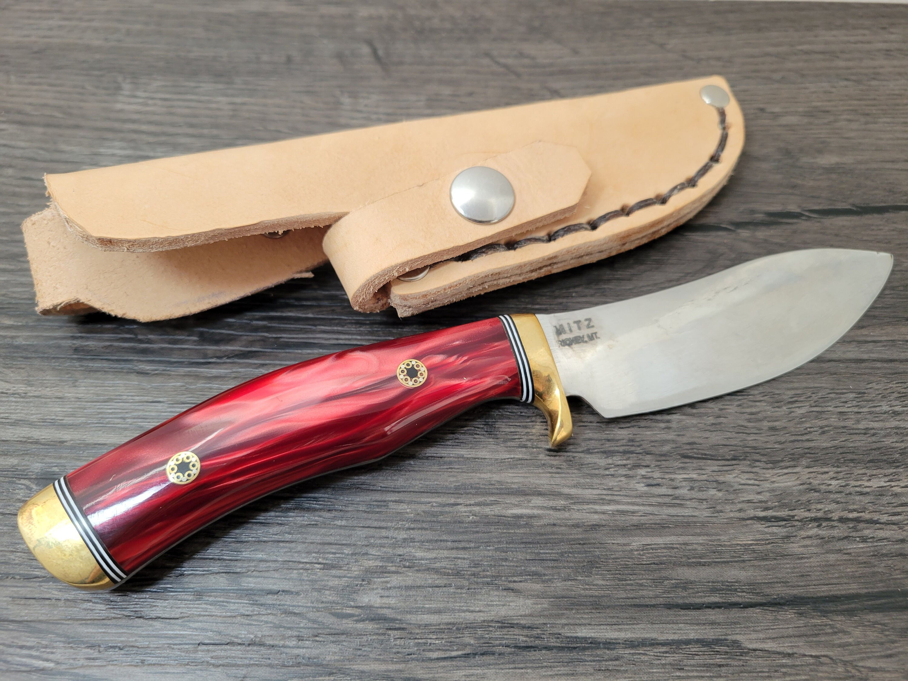 Handmade Hunting knife red unipearl (fantasy marble)