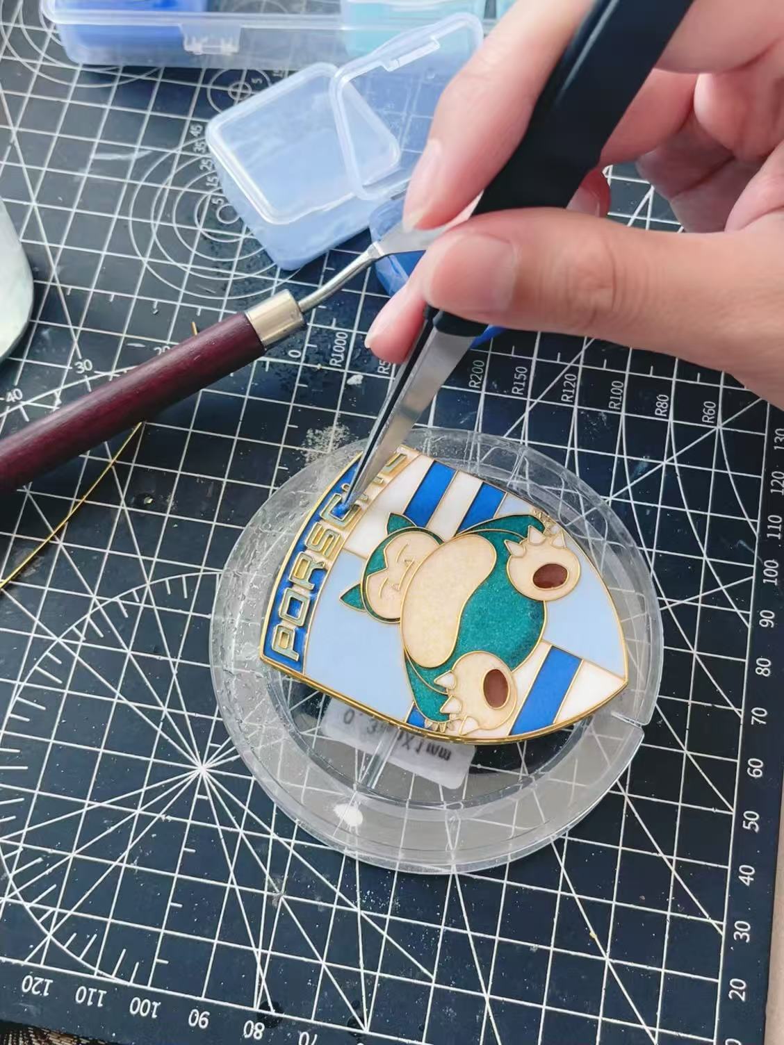 [Heritage Enamel Custom Car Badge - Snorlax | Master Artisan Hand-Painted Emblem