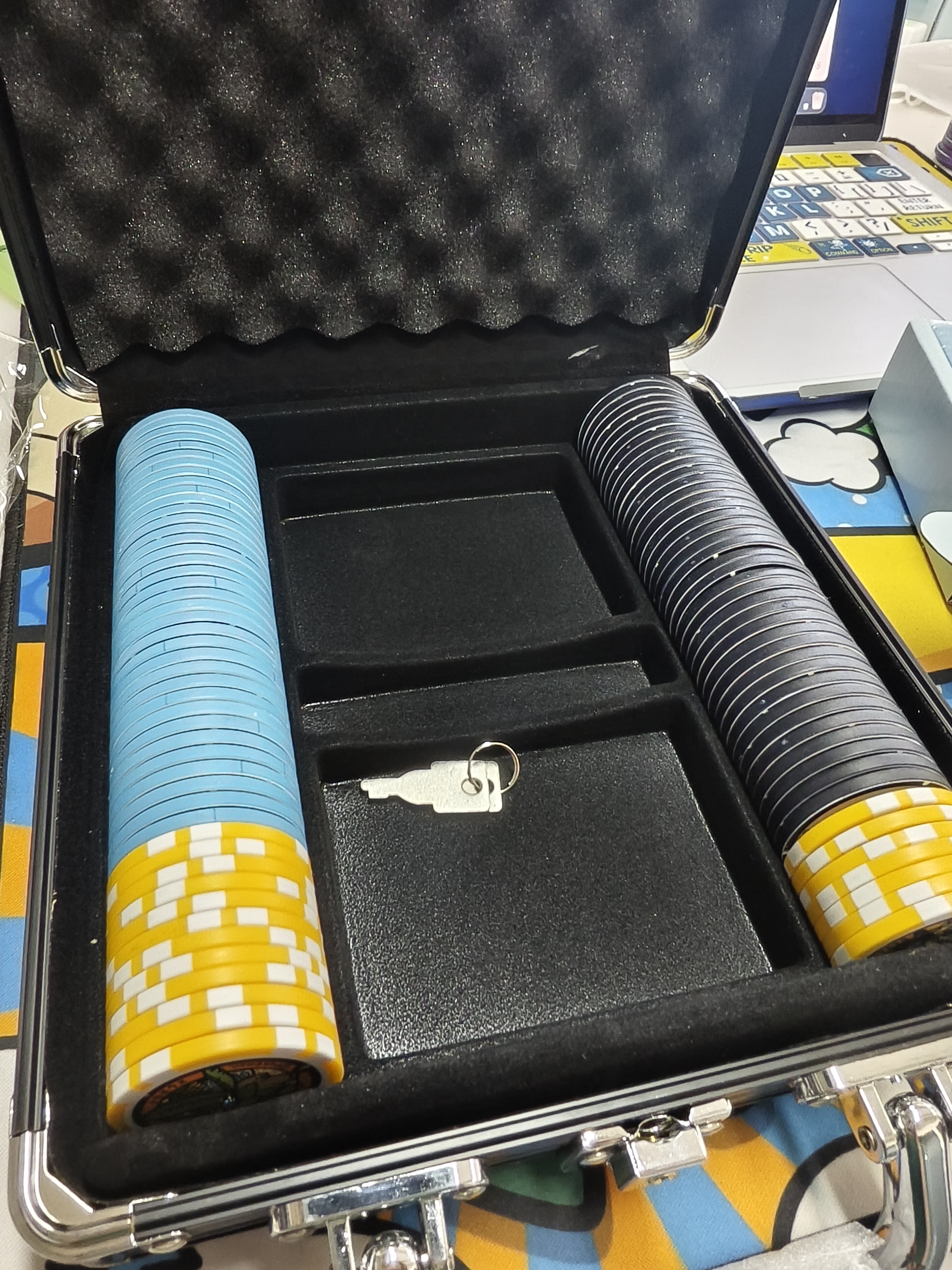 Deluxe Chip Bundle Set witth suitcase