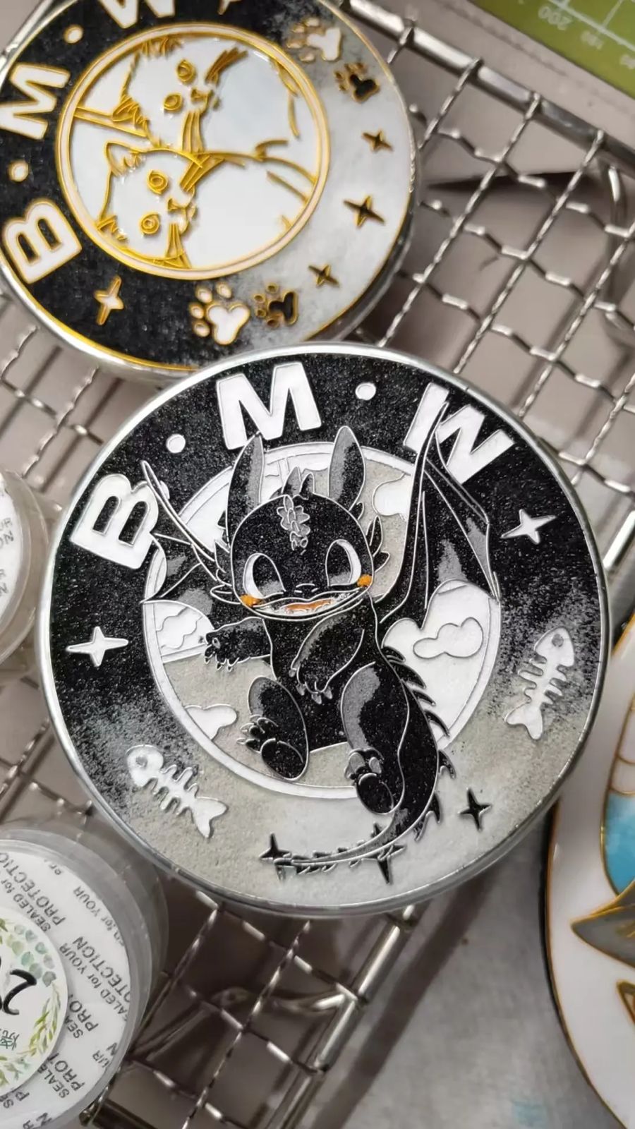 [Heritage Enamel Custom Car Badge - Toothless ( Night Fury )| Master Artisan Hand-Painted Emblem