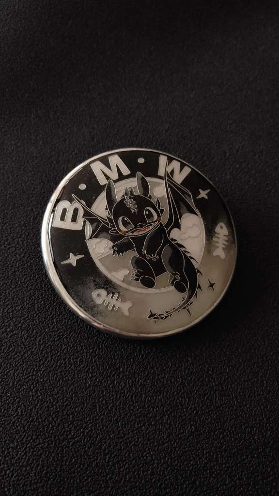 [Heritage Enamel Custom Car Badge - Toothless ( Night Fury )| Master Artisan Hand-Painted Emblem