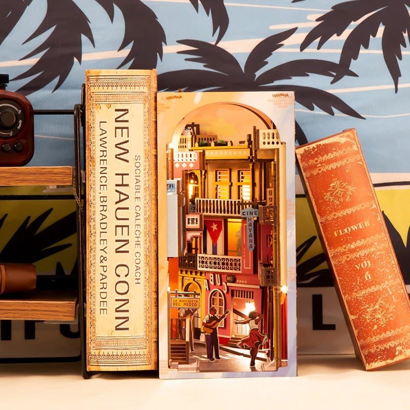 Havana Stroll Book Nook 3D Wooden Puzzle