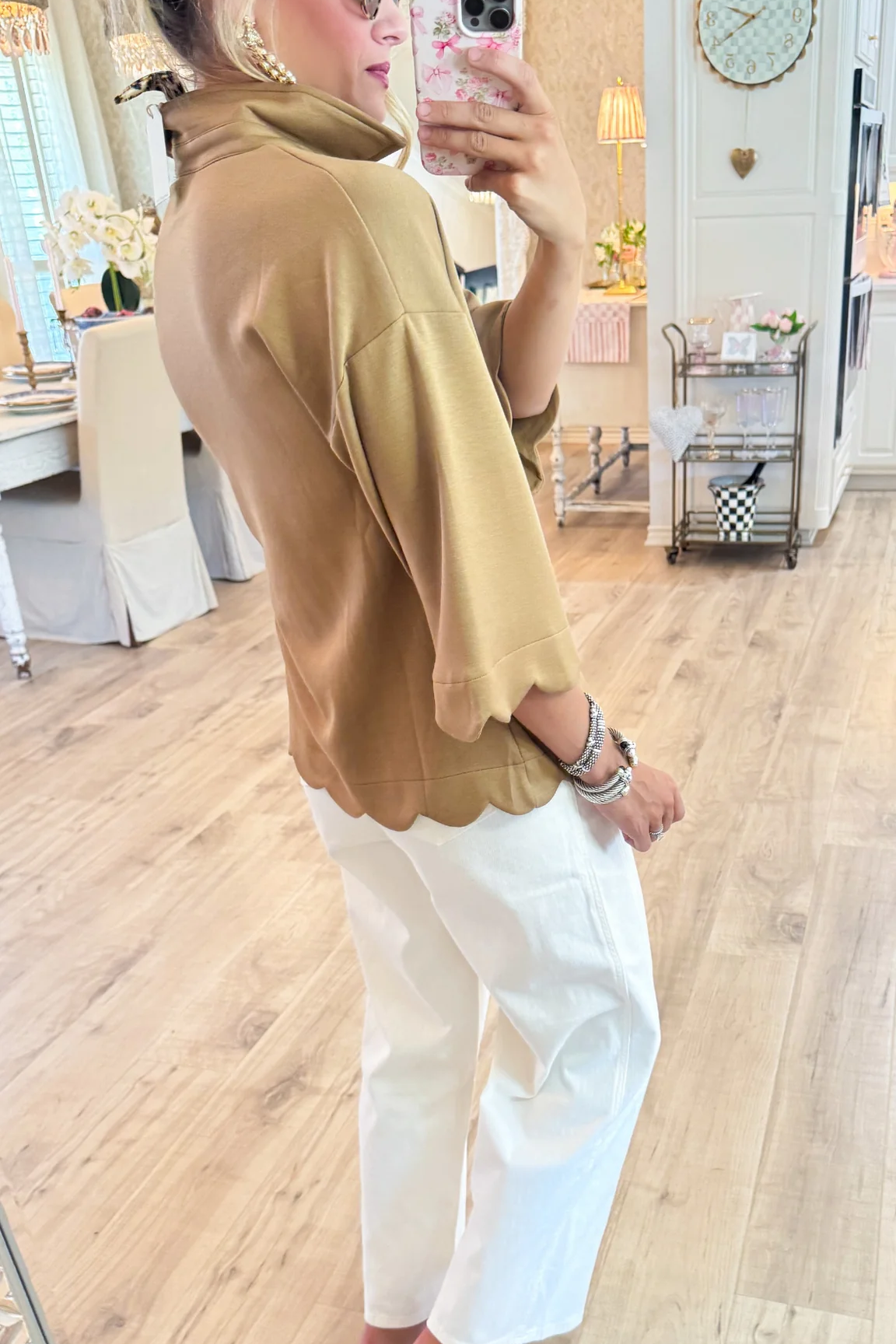 Scallop Edge Detail Solid Top