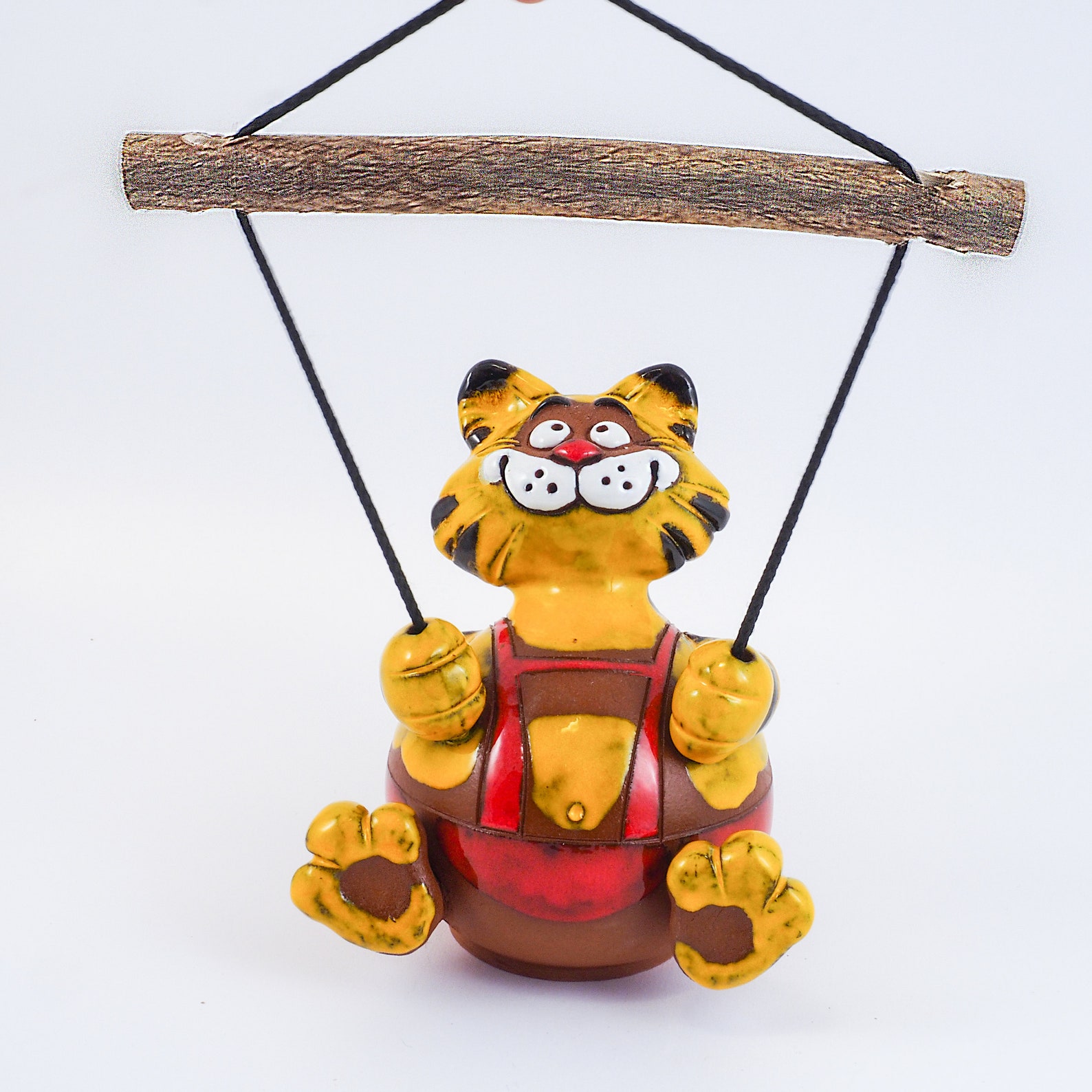 Ceramic Garden Decoration ，Art Yellow Cat Swing