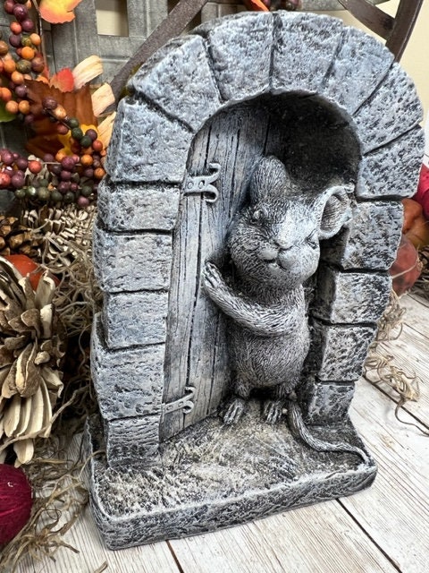 Garden Mouse Door Stone Statue