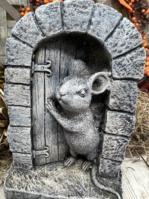 Garden Mouse Door Stone Statue