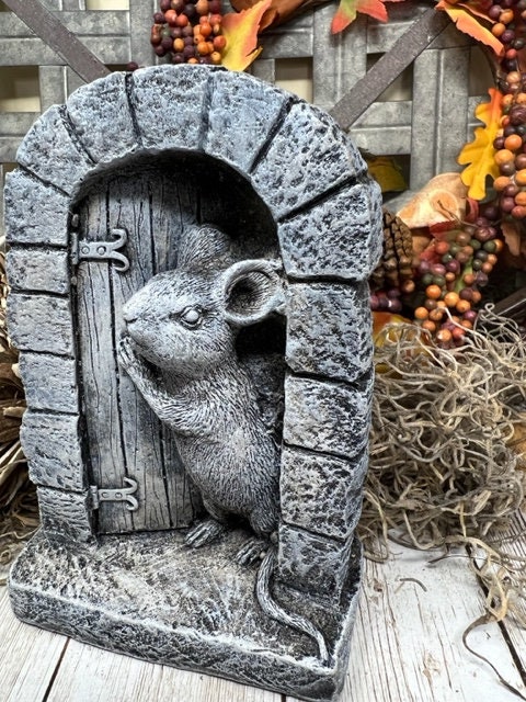 Garden Mouse Door Stone Statue
