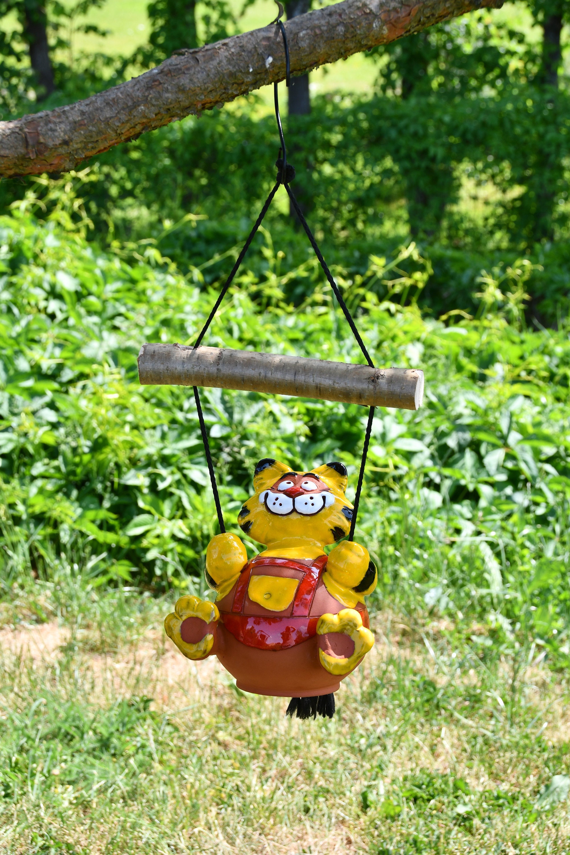 Ceramic Garden Decoration ，Art Yellow Cat Swing