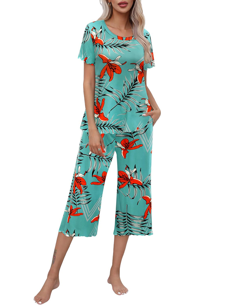 Women's Printed Short Sleeve Top with Capri Pants Lounge & Sleepwear Set