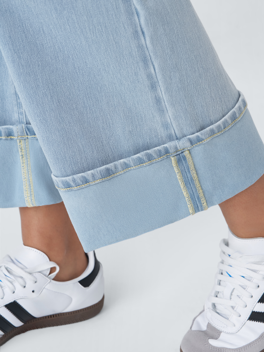 Women's High Waisted Multiple Pockets Rolled Hem Wide Leg Jeans