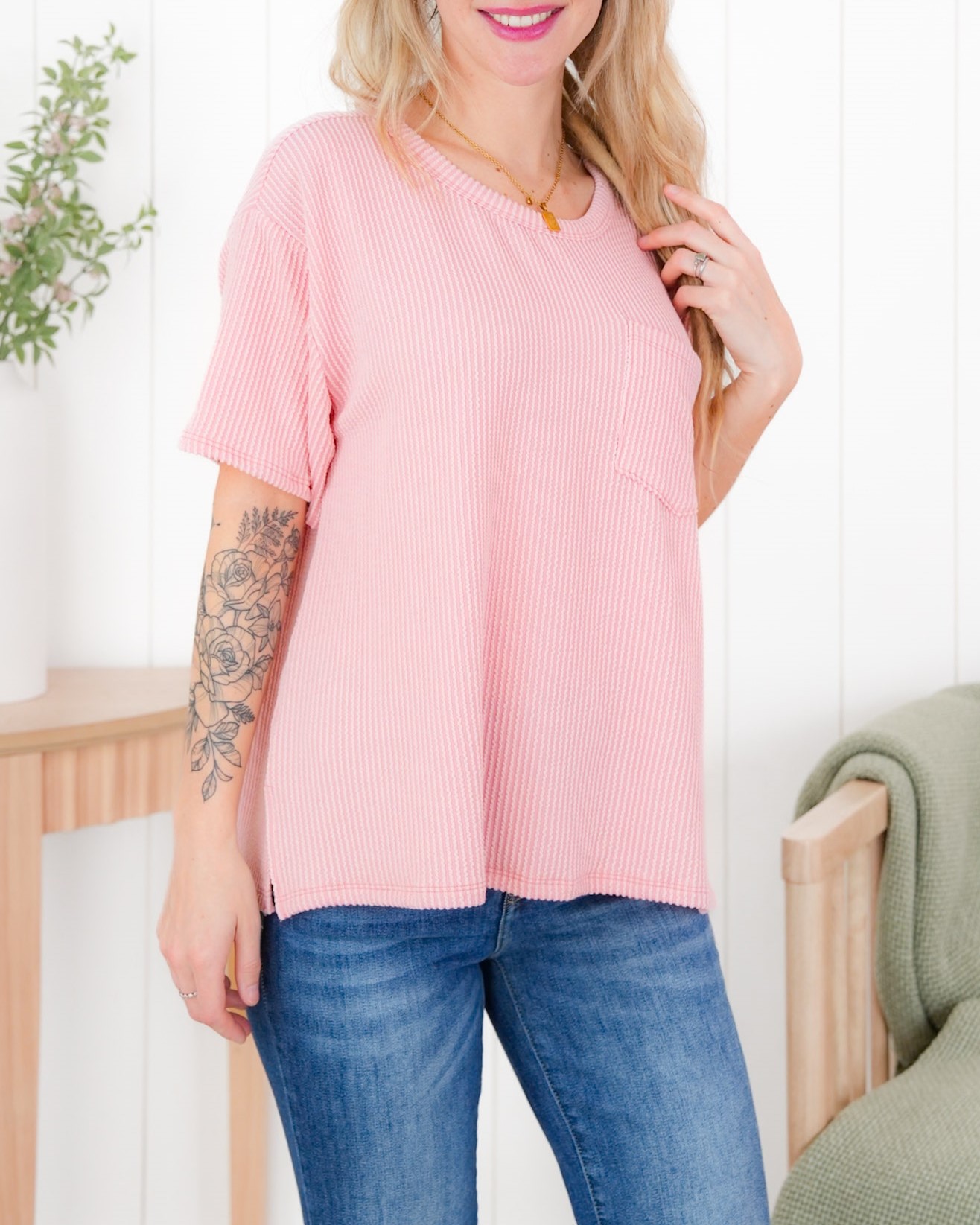 Solid Ribbed Short Sleeve Top With Pocket