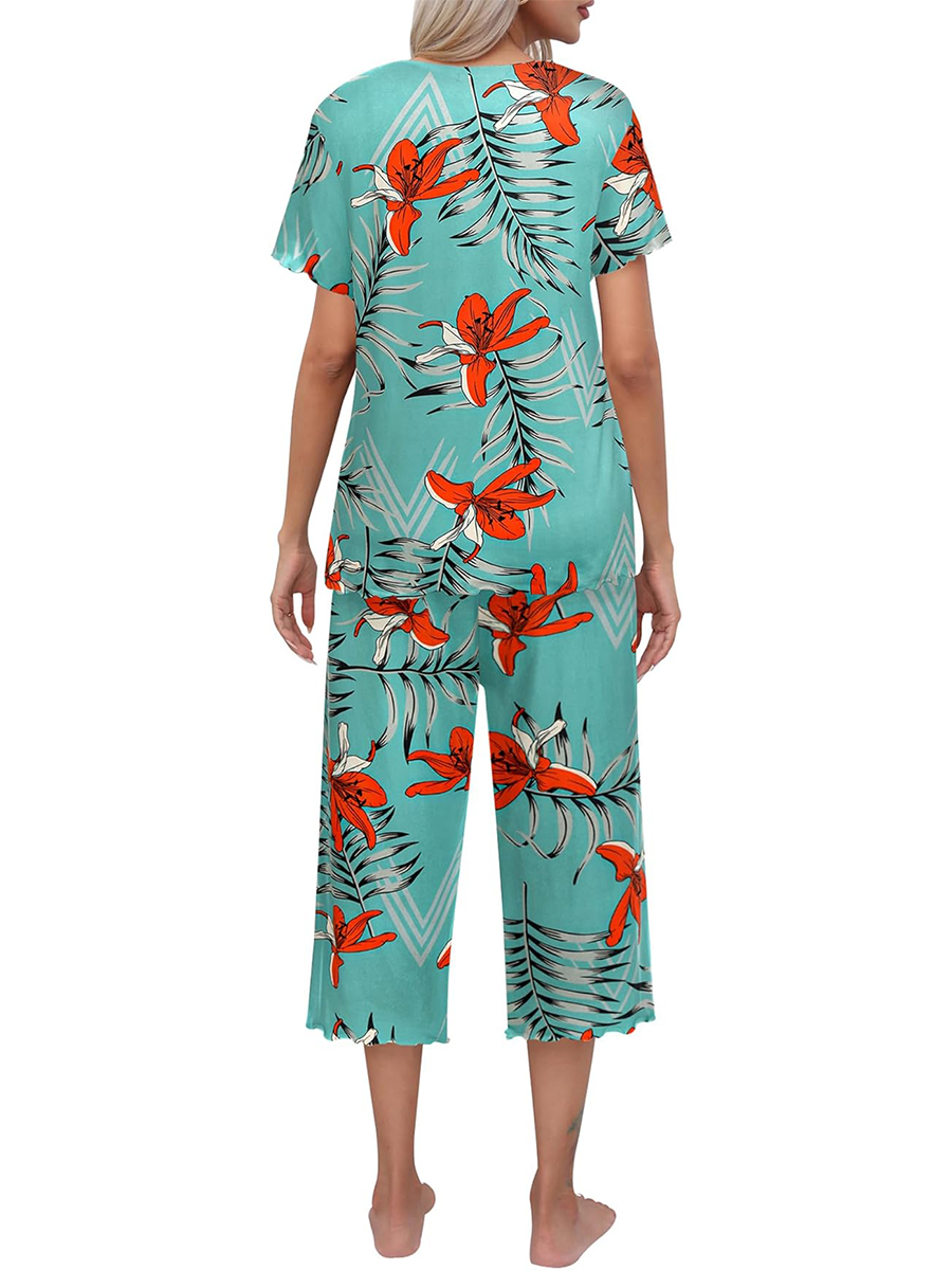 Women's Printed Short Sleeve Top with Capri Pants Lounge & Sleepwear Set