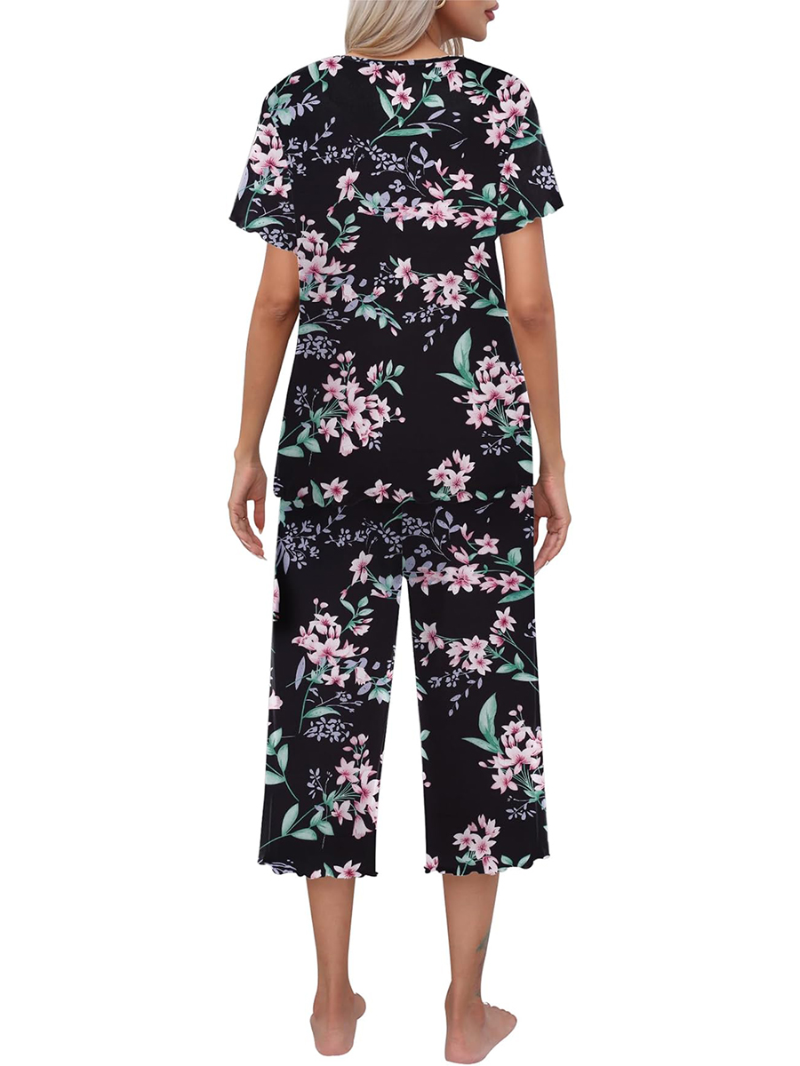 Women's Printed Short Sleeve Top with Capri Pants Lounge & Sleepwear Set