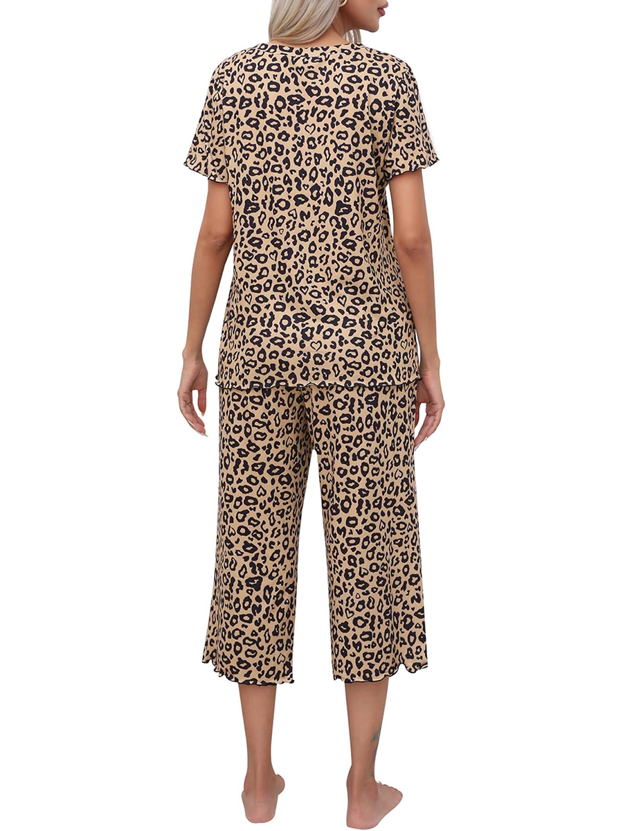 Women's Printed Short Sleeve Top with Capri Pants Lounge & Sleepwear Set