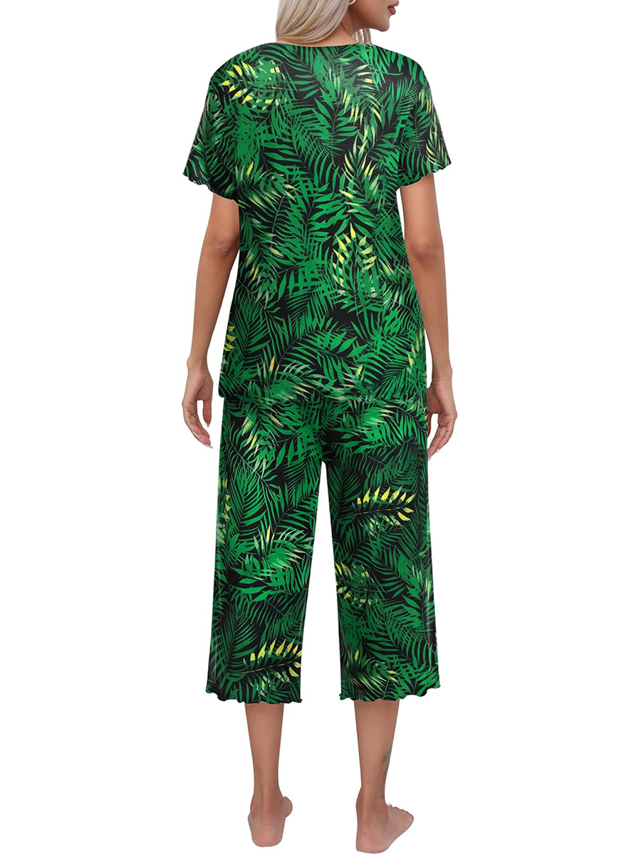 Women's Printed Short Sleeve Top with Capri Pants Lounge & Sleepwear Set