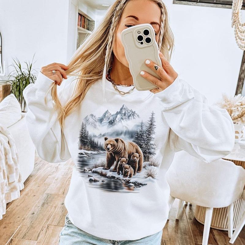 🎅Retro Santa & Reindeer Christmas Winter Cabin Sweatshirt