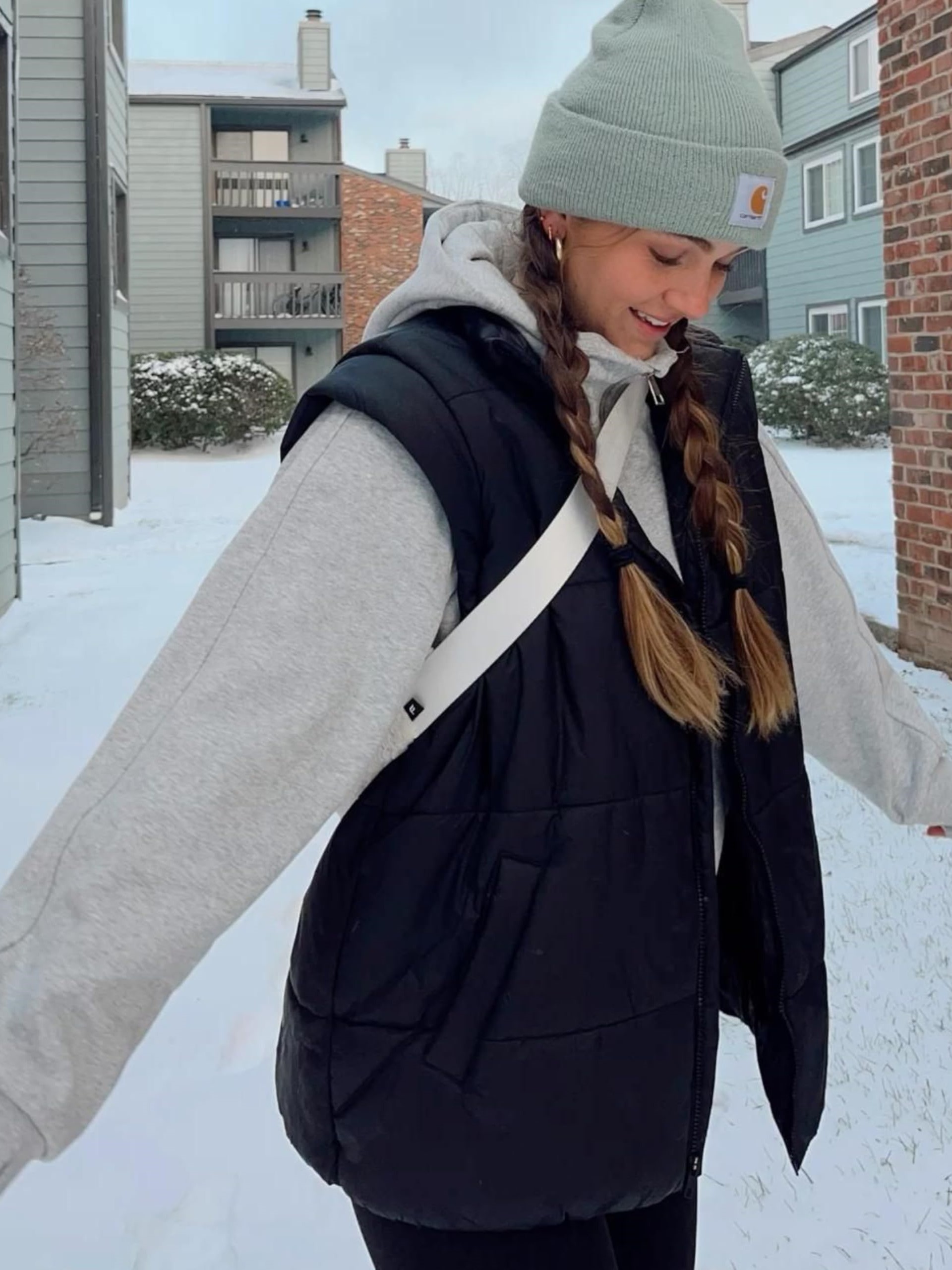 Women's Oversized Stand Collar Puffer Vest Lightweight with Pockets