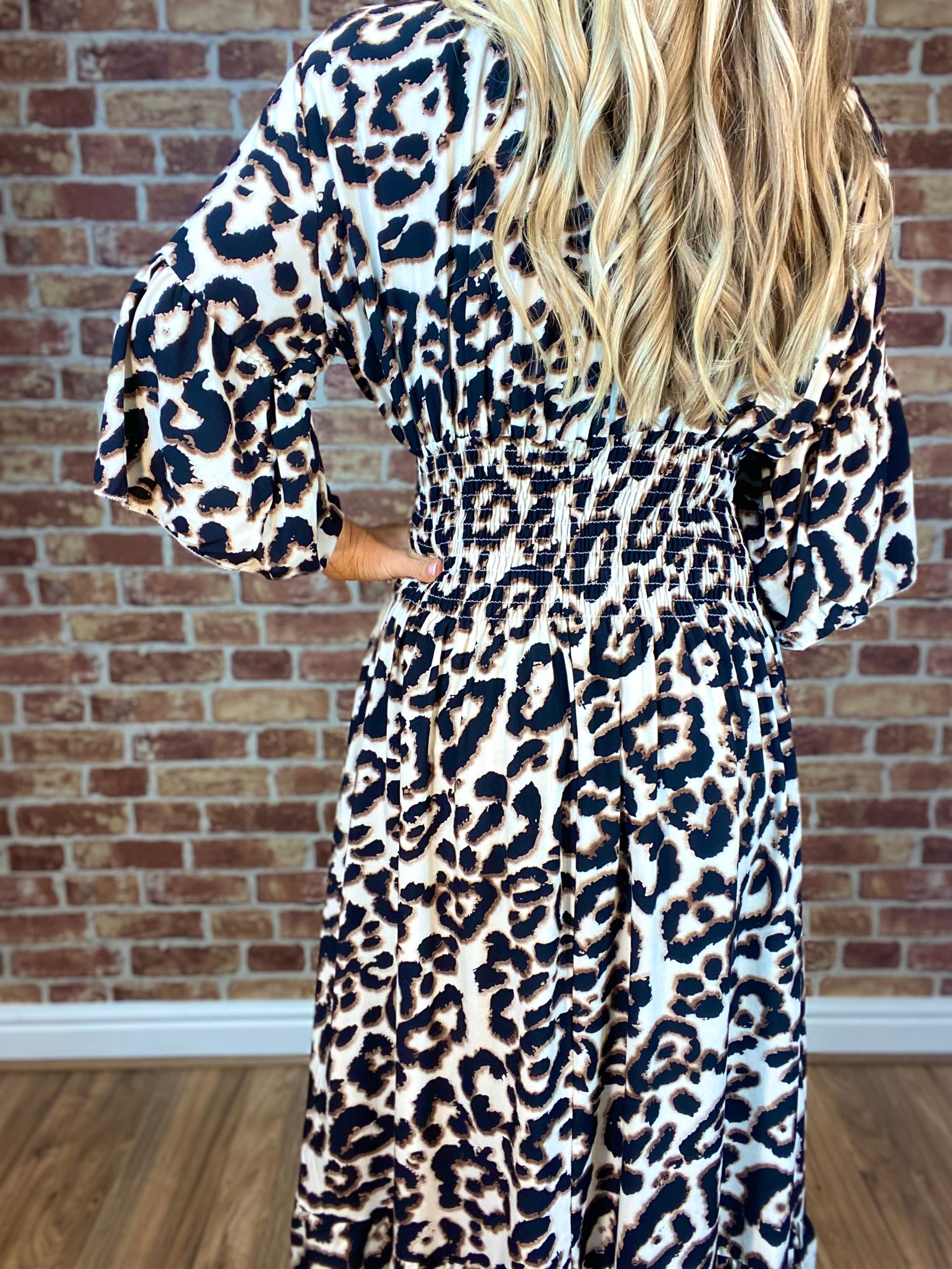 Summer Hot Sale Women's V-neck Half-Sleeve Printed Flowing Stretch Dress