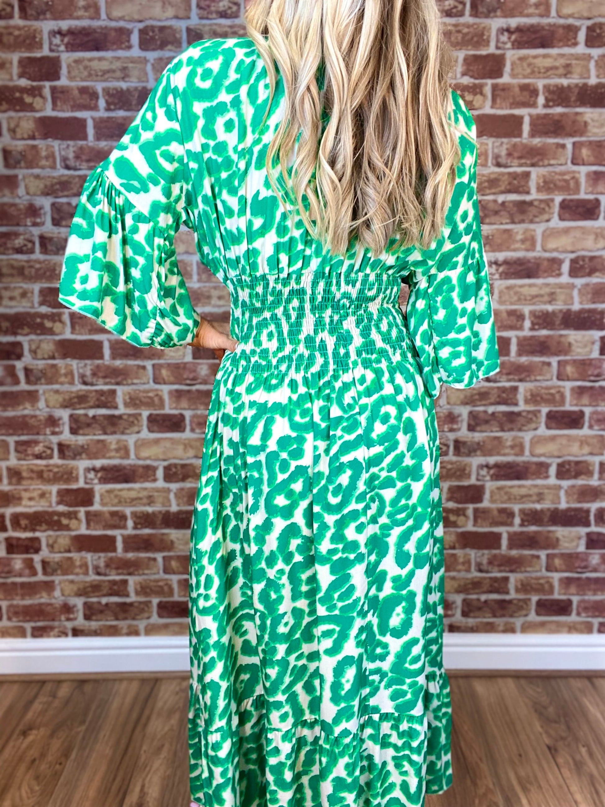 Summer Hot Sale Women's V-neck Half-Sleeve Printed Flowing Stretch Dress