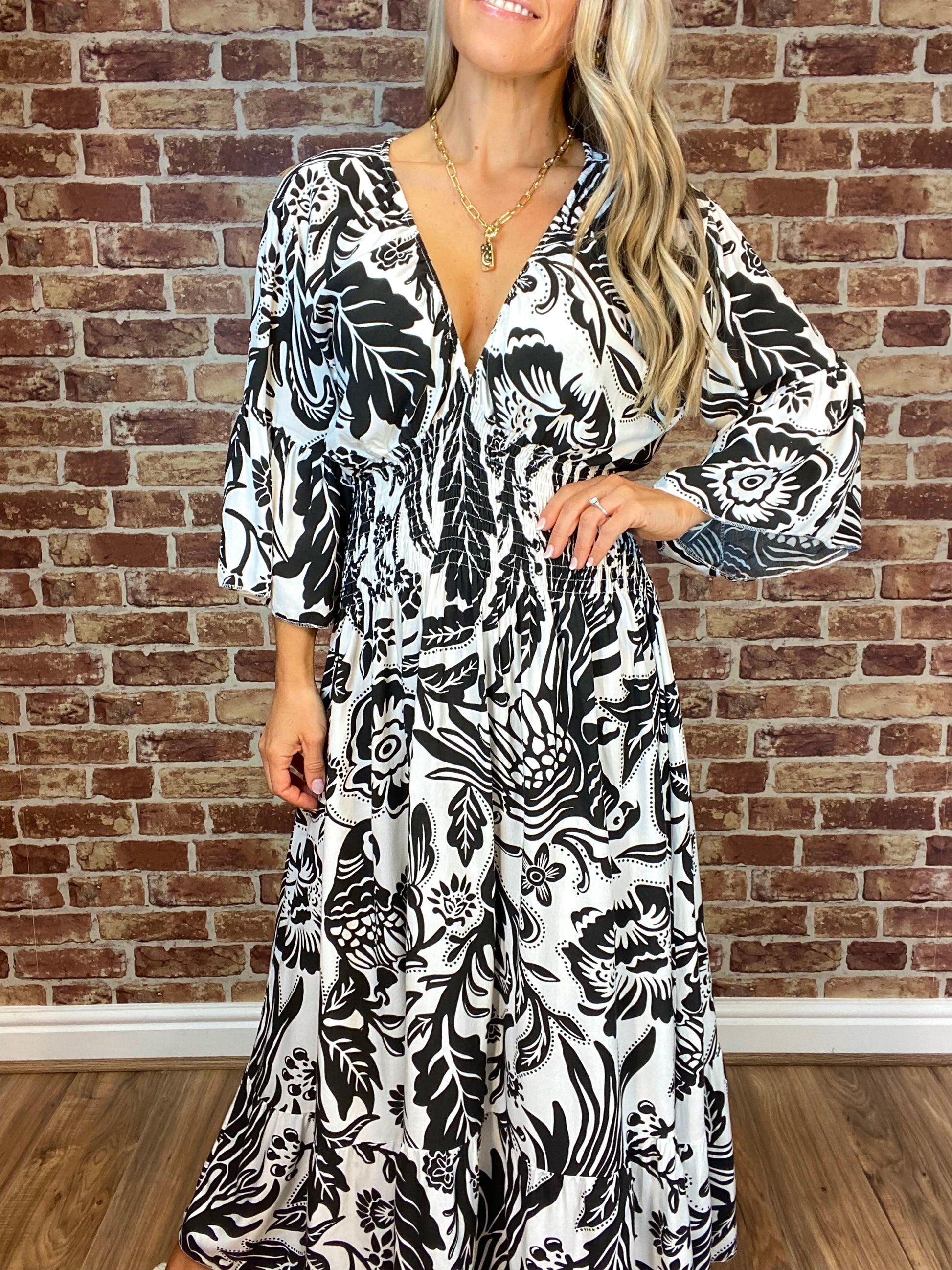 Summer Hot Sale Women's V-neck Half-Sleeve Printed Flowing Stretch Dress