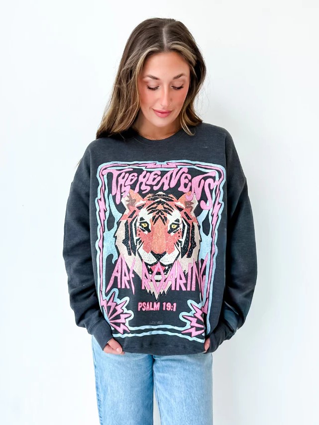 “The Heavens Are Roaring” Tiger Graphic Oversized Sweatshirt