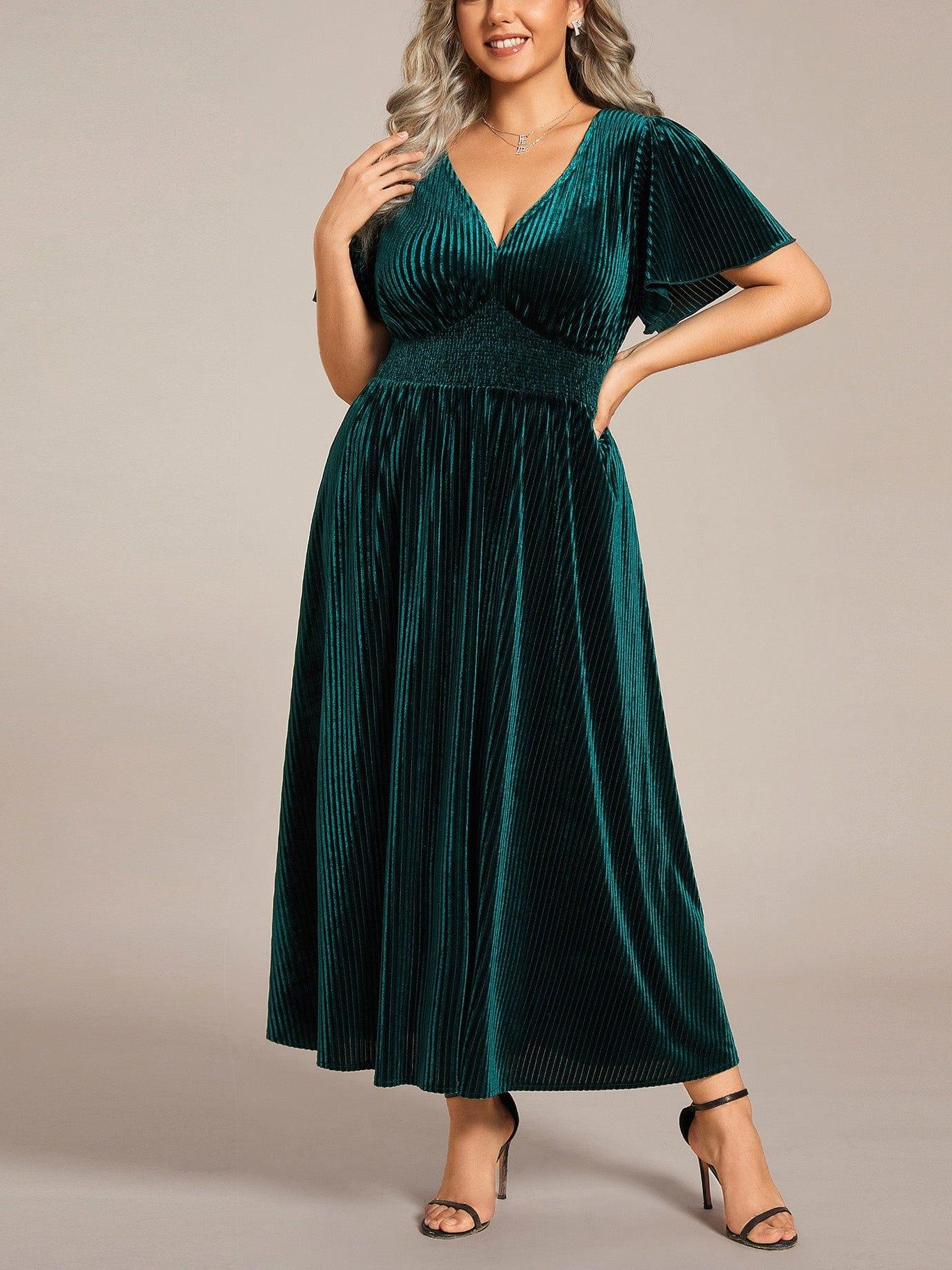 Women's V-Neck Short Sleeve Pleated Velvet Dress