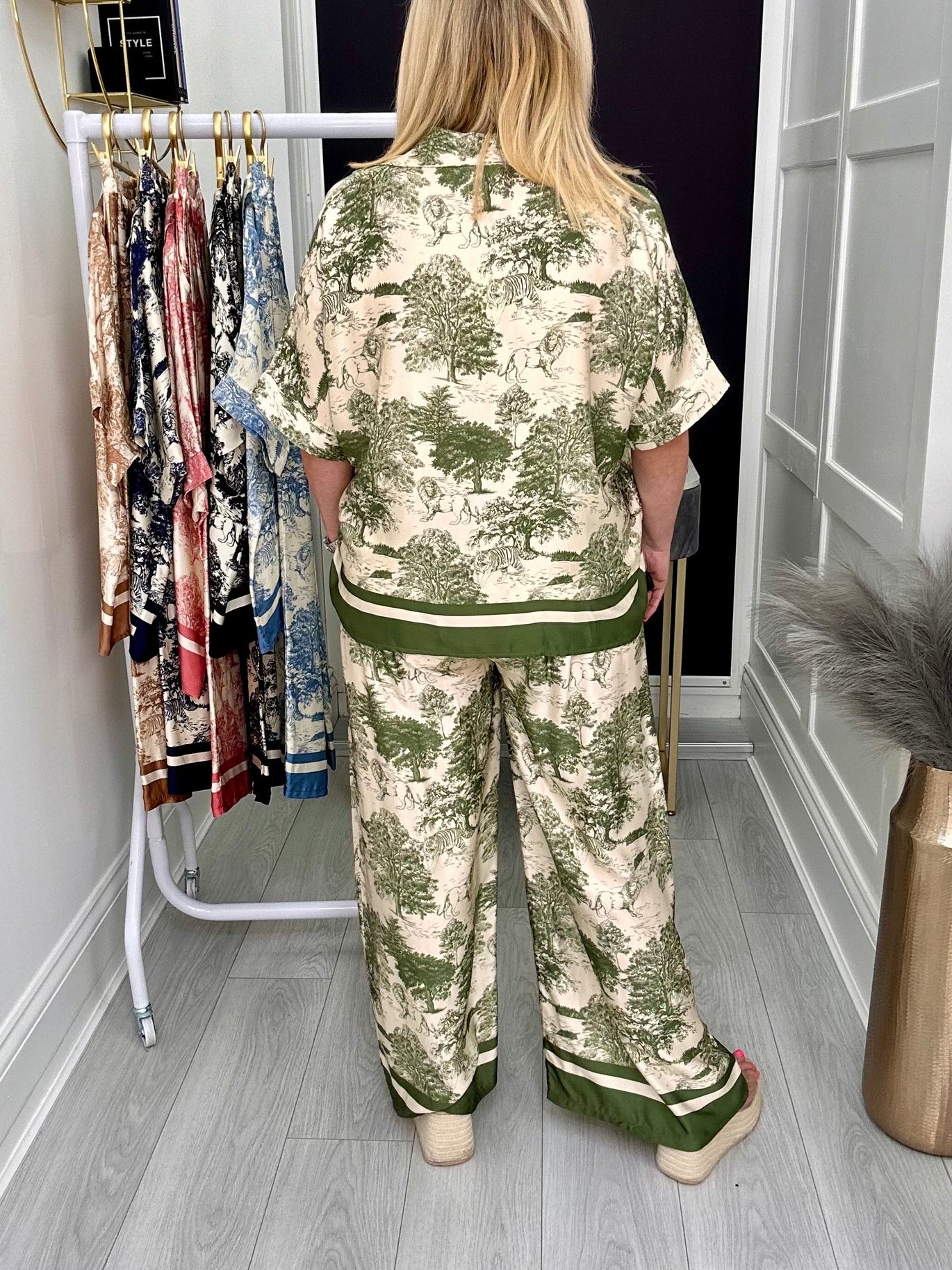 HOT SALE Women's Animal Plant Print V Neck Long Sleeve and Drawstring Pocket Pants Co-ord Set