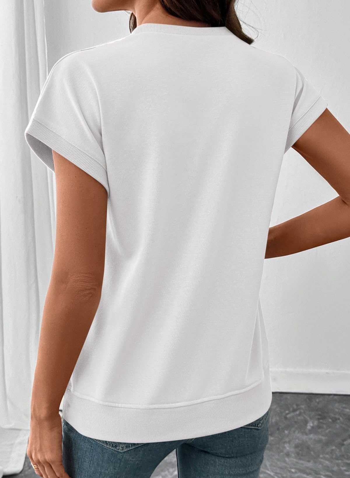 Women's Casual Round Neck Loose Fit Top with Kangaroo Pocket