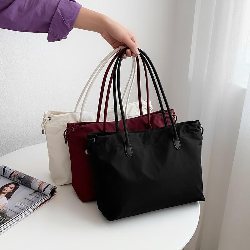 Versatile Large Capacity Tote Bag for Work & Travel Classic Black Shoulder Bag with Easy Carry Handles Perfect for Everyday Use