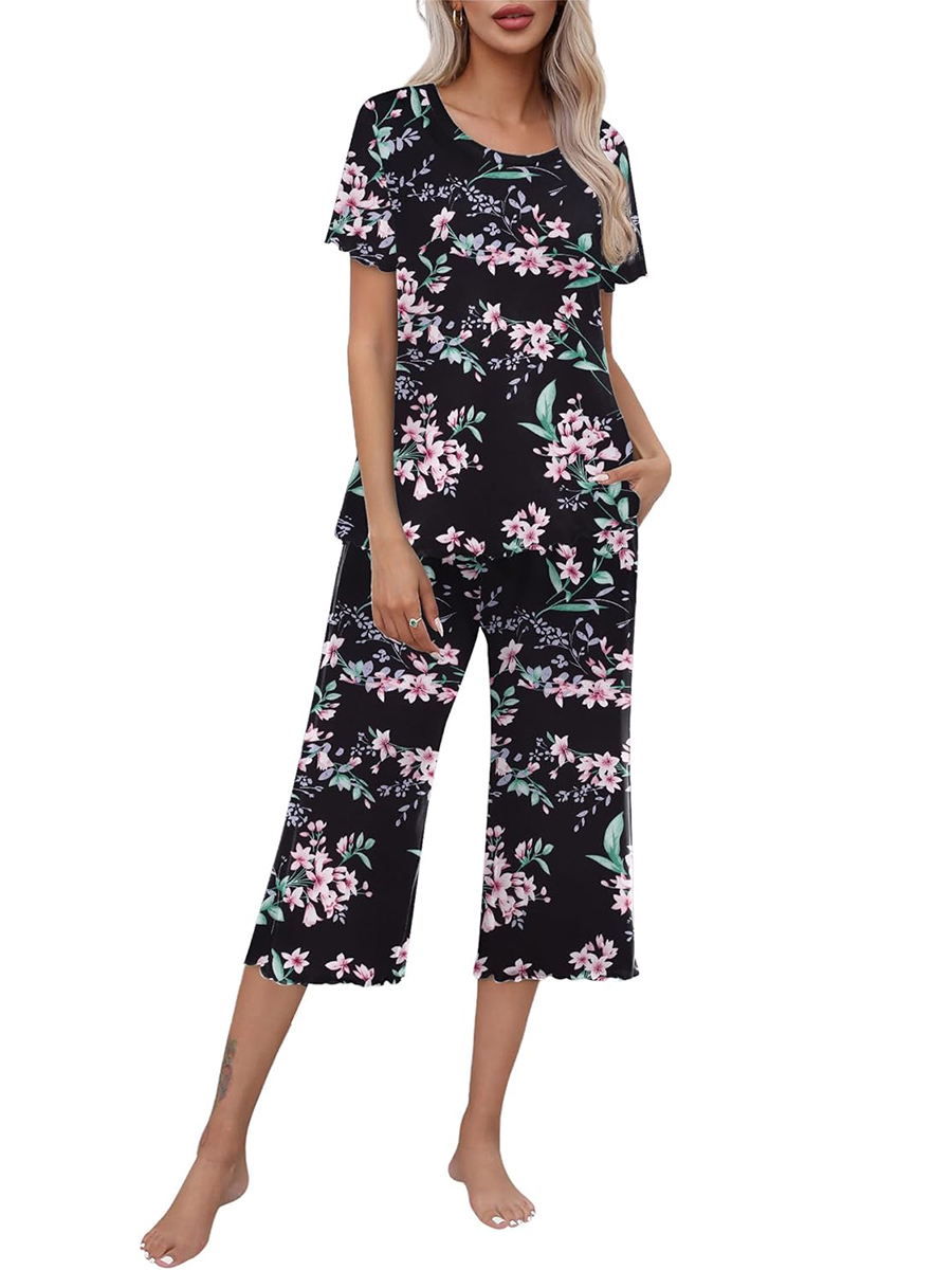 Women's Printed Short Sleeve Top with Capri Pants Lounge & Sleepwear Set
