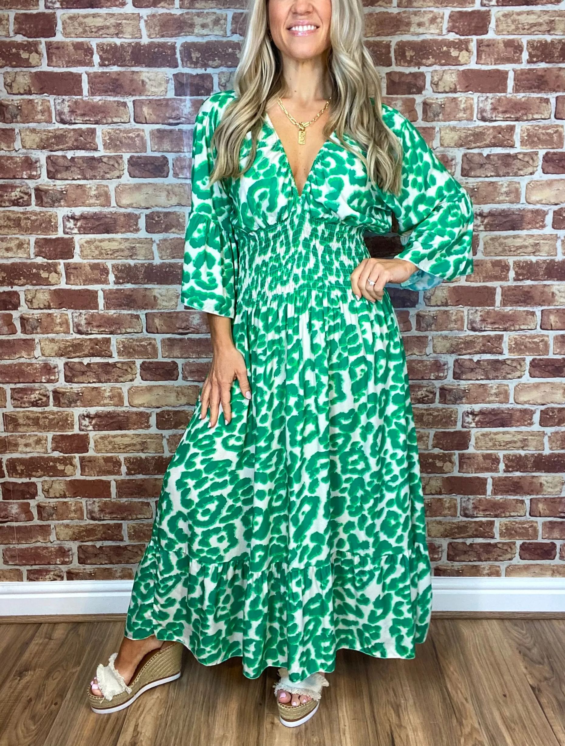 Summer Hot Sale Women's V-neck Half-Sleeve Printed Flowing Stretch Dress