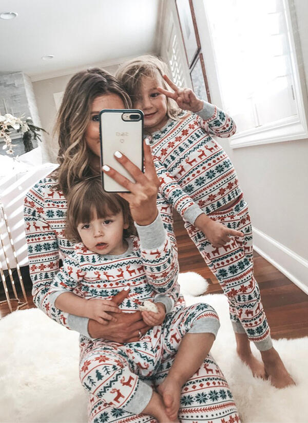 Reindeer Print Family Pajamas-Pink Laura