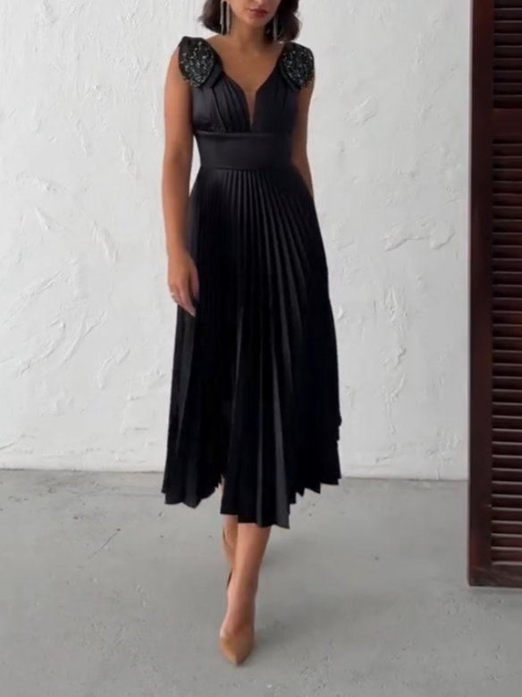 Elegant Diamond Sleeveless Pleated Dress