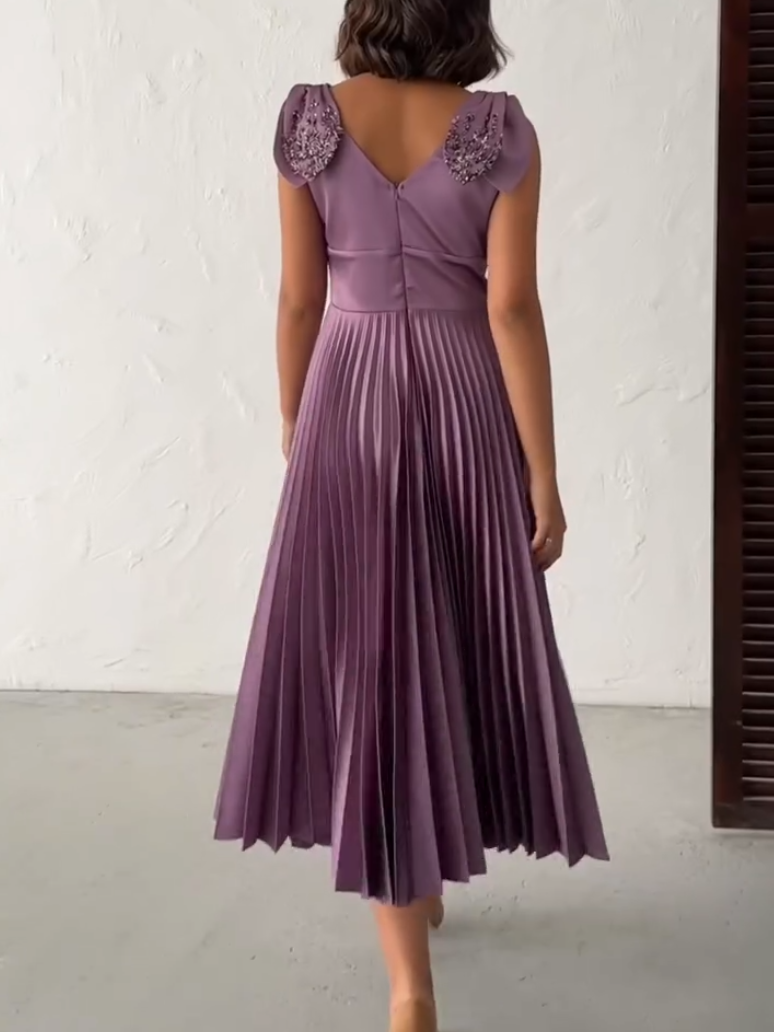 Elegant Diamond Sleeveless Pleated Dress