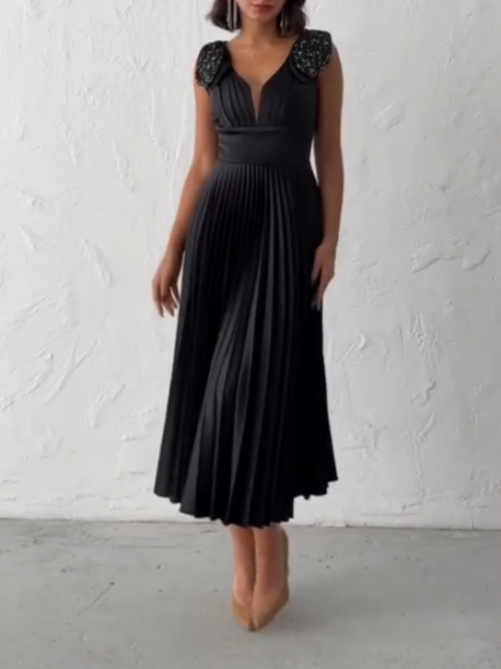 Elegant Diamond Sleeveless Pleated Dress